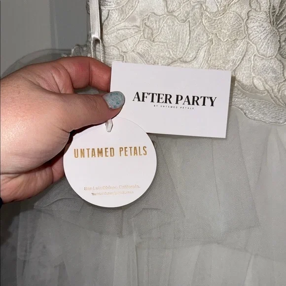 Untamed Petals White Lace and Tulle Dress - Picture 5 of 6